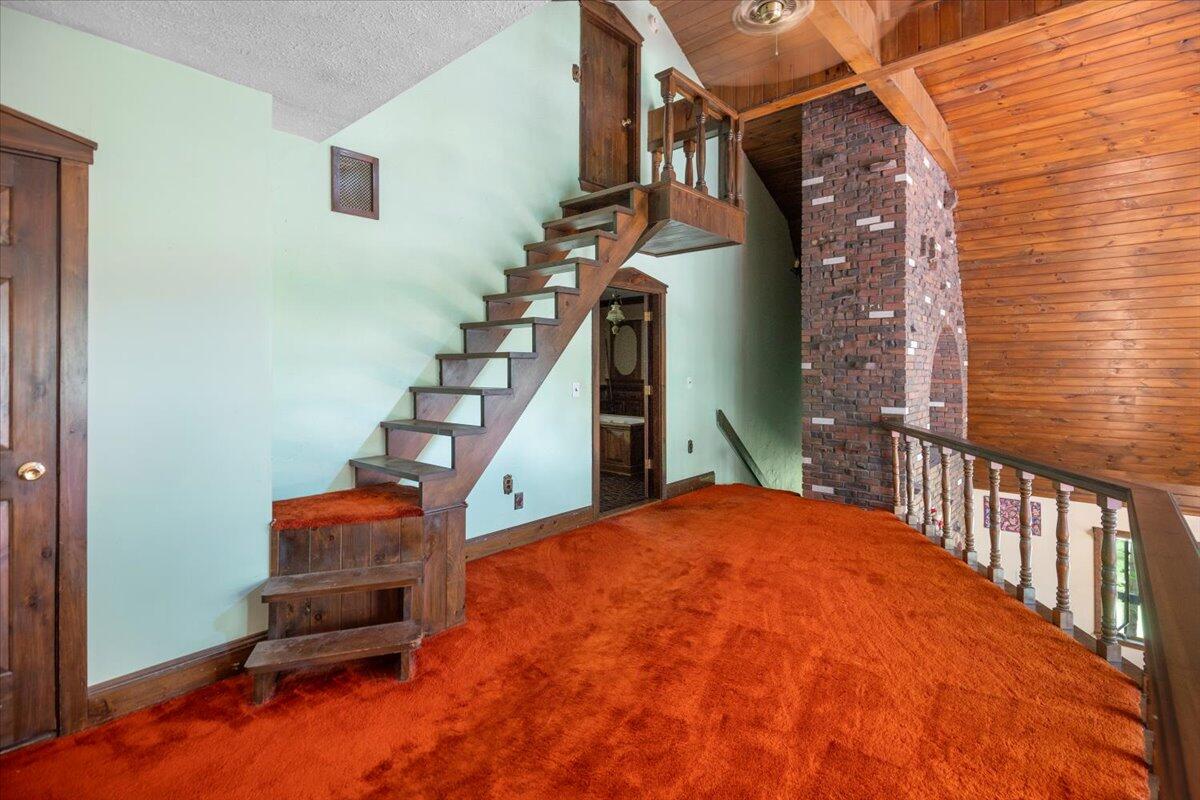 9 Rocky Point Drive