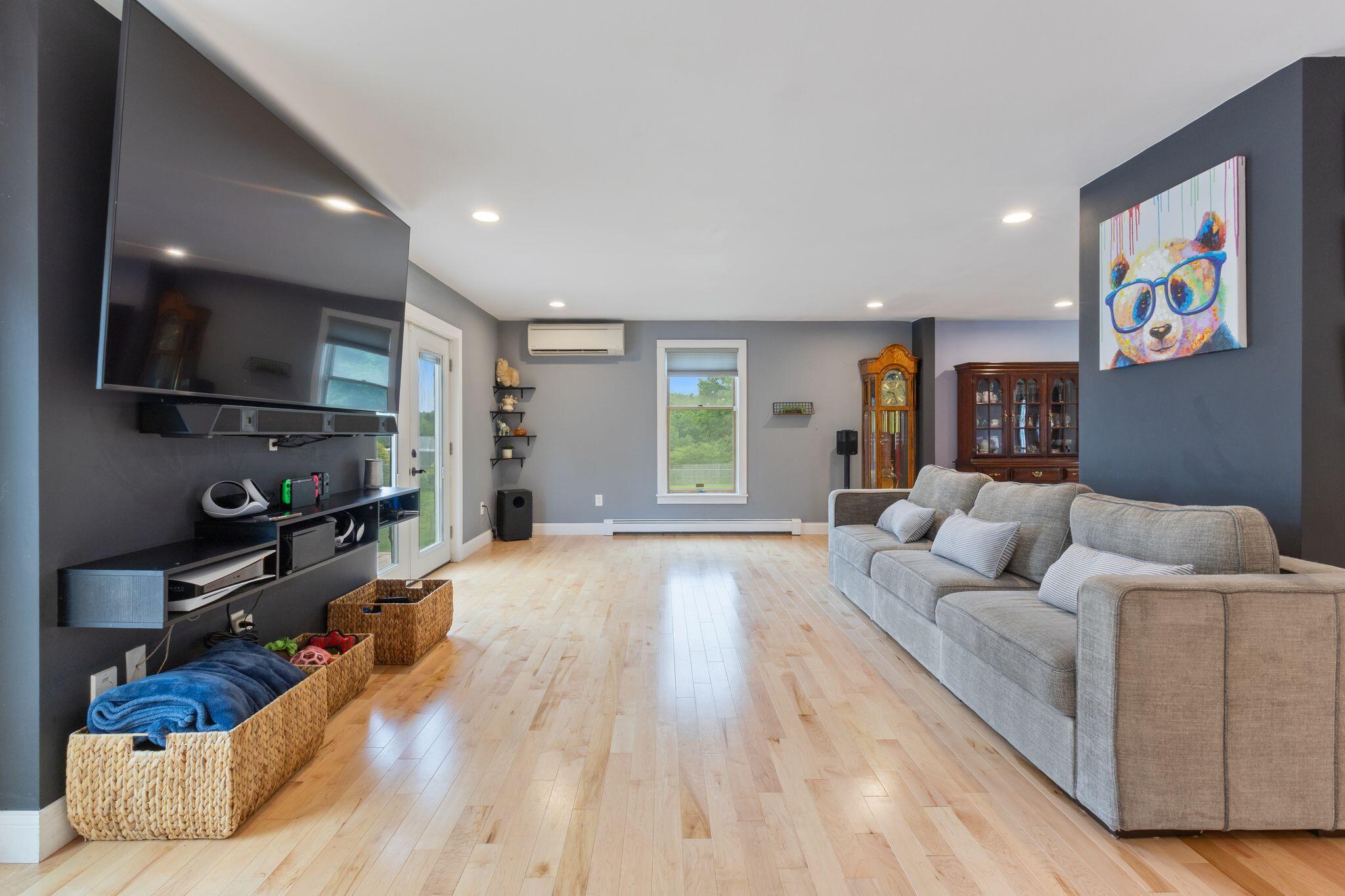 893 River Road