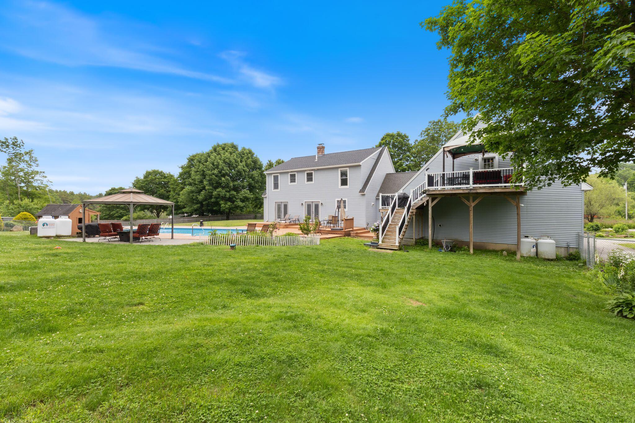 893 River Road