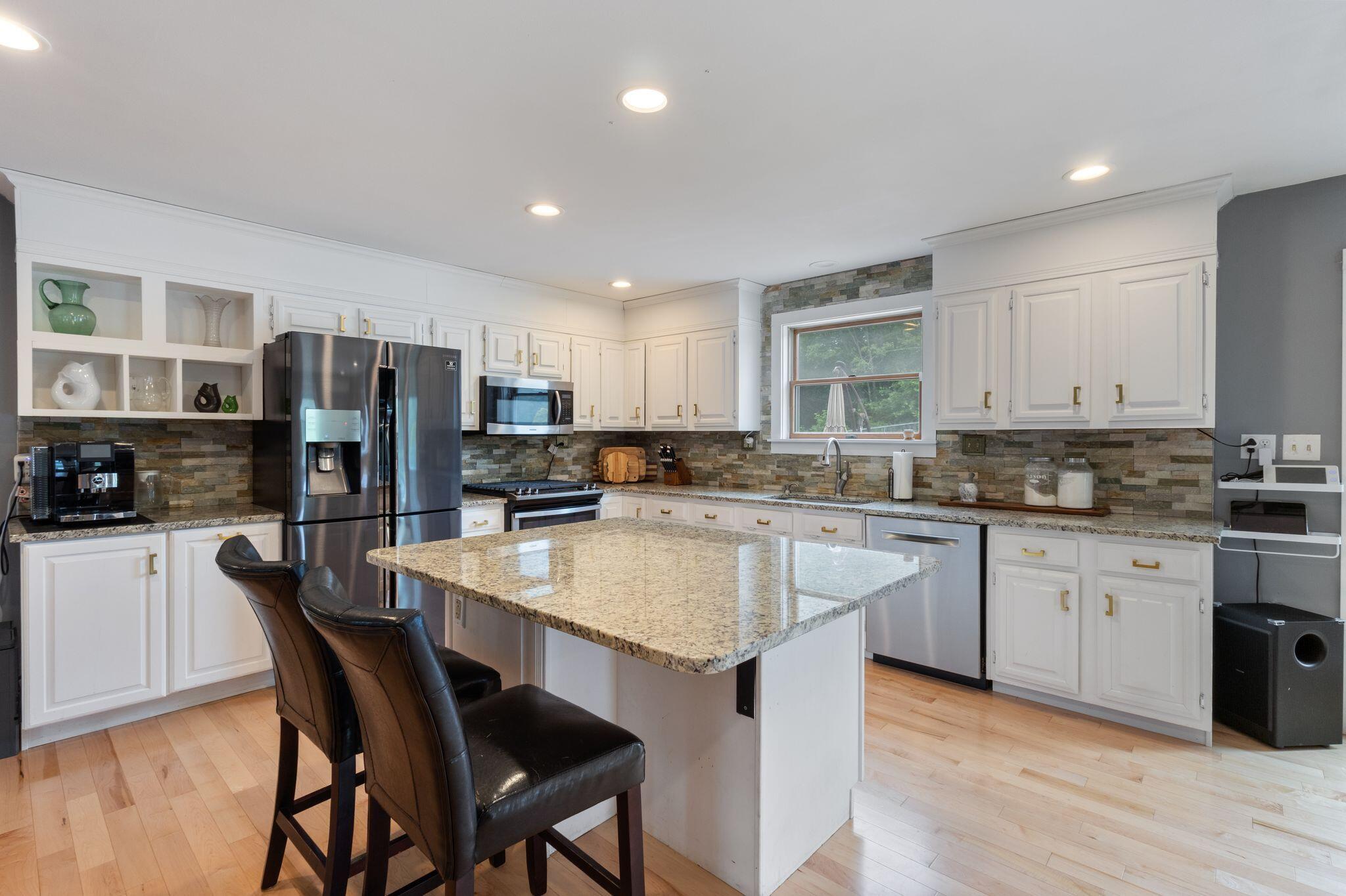 893 River Road
