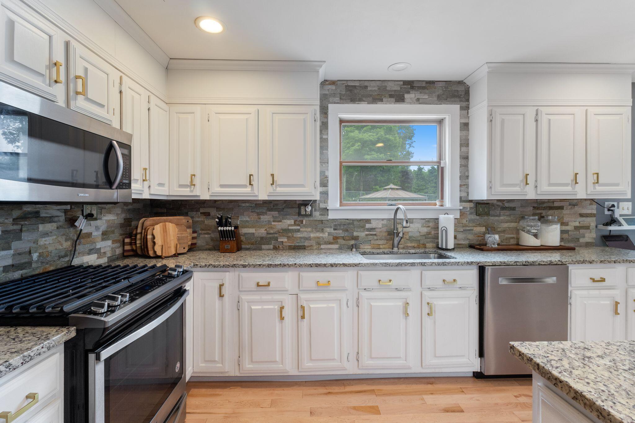 893 River Road