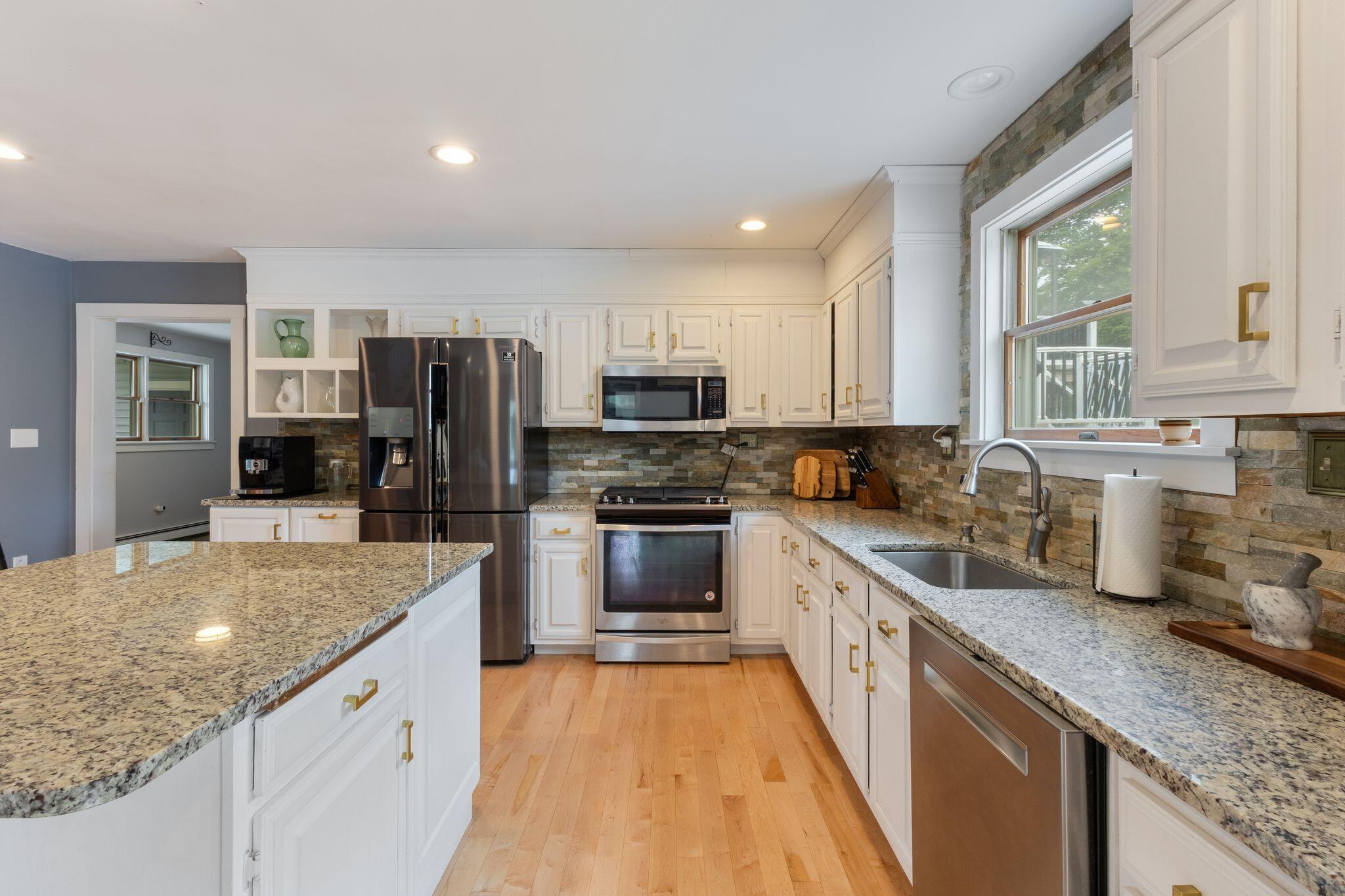 893 River Road