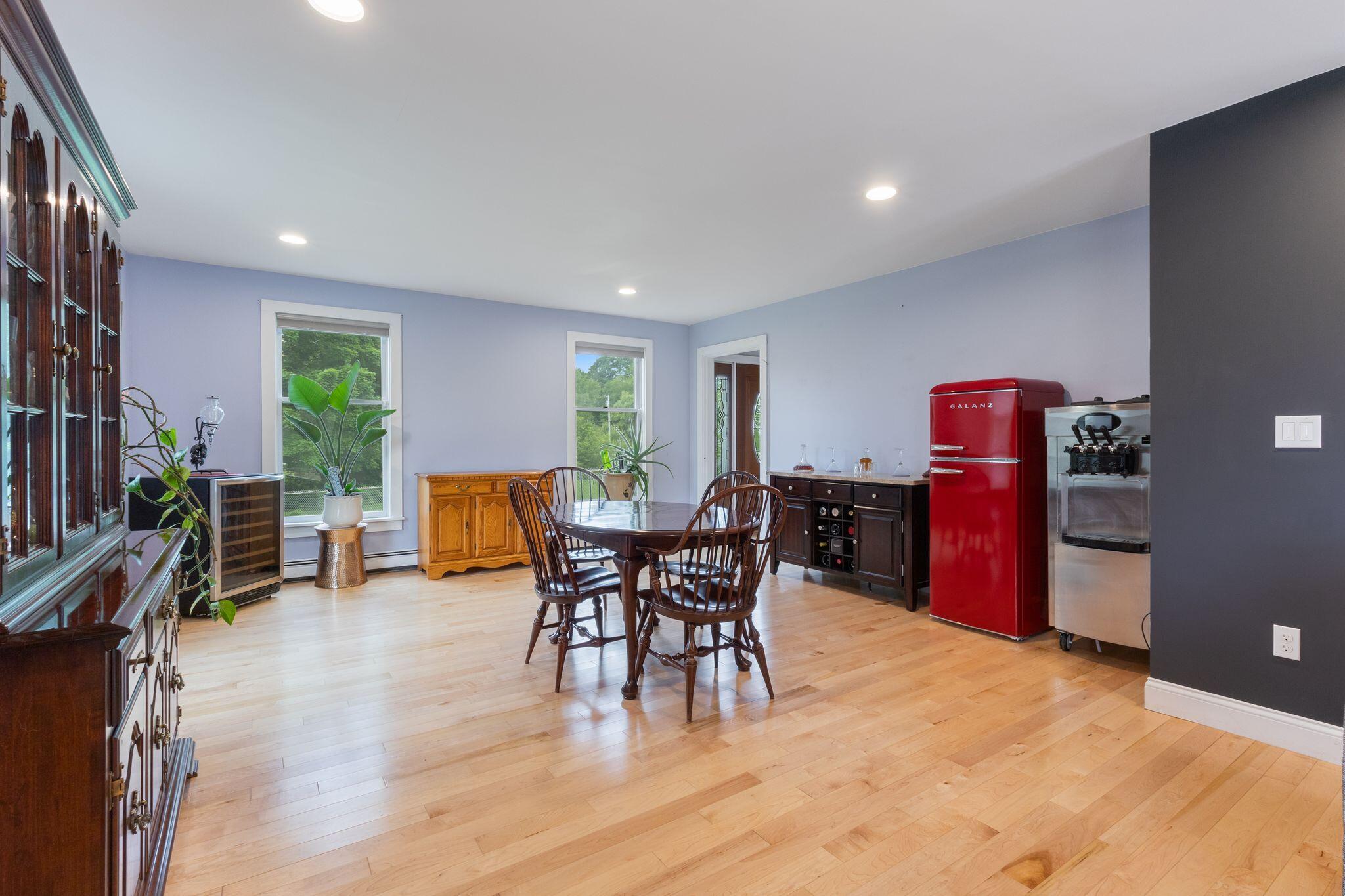 893 River Road