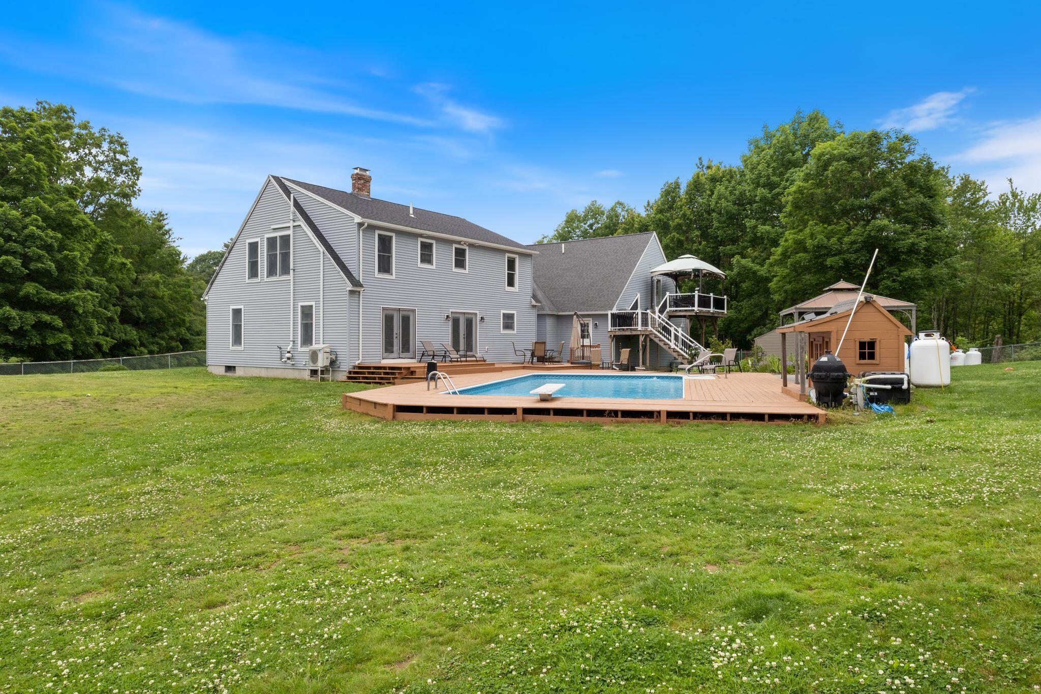 893 River Road