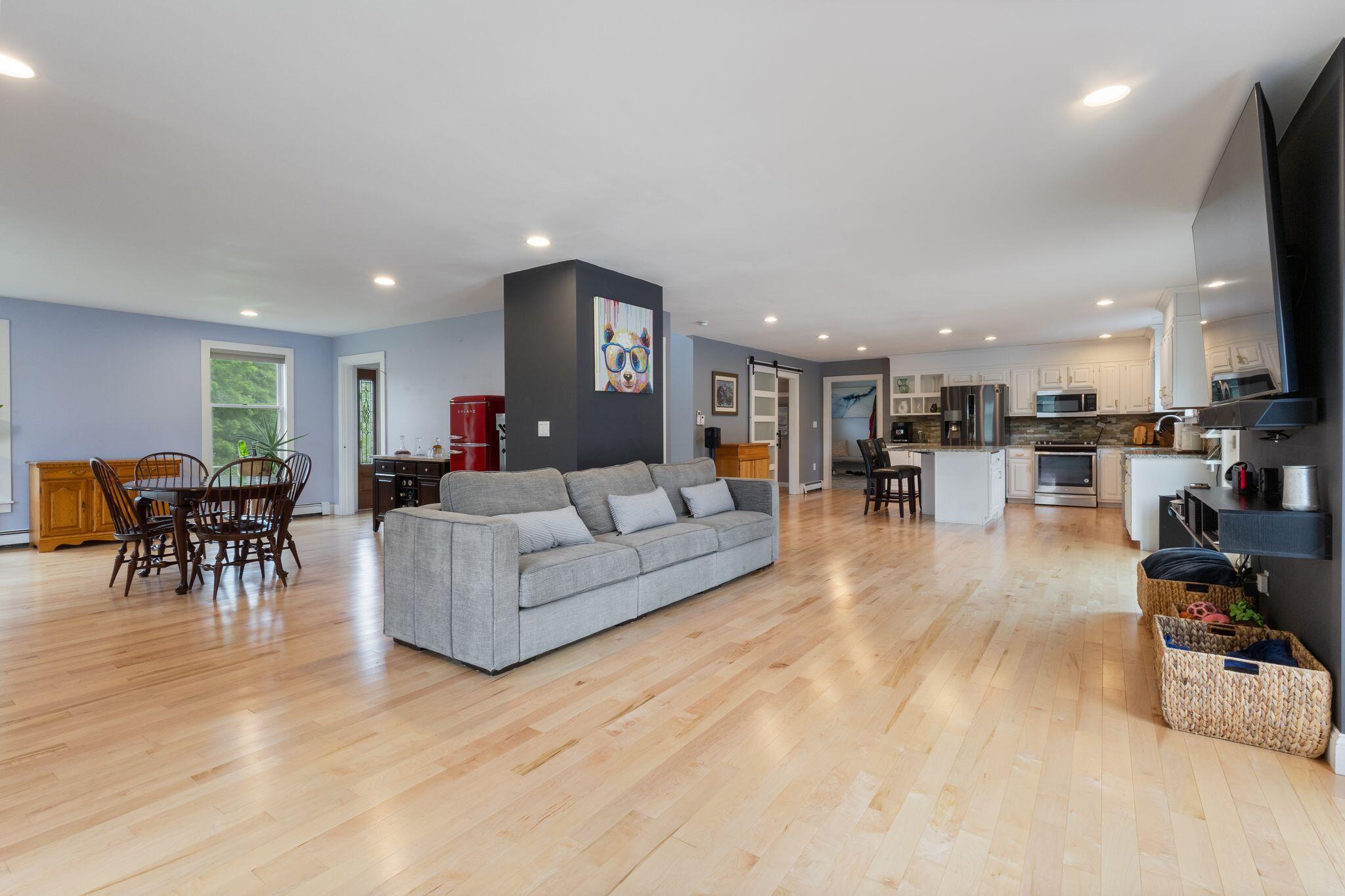 893 River Road