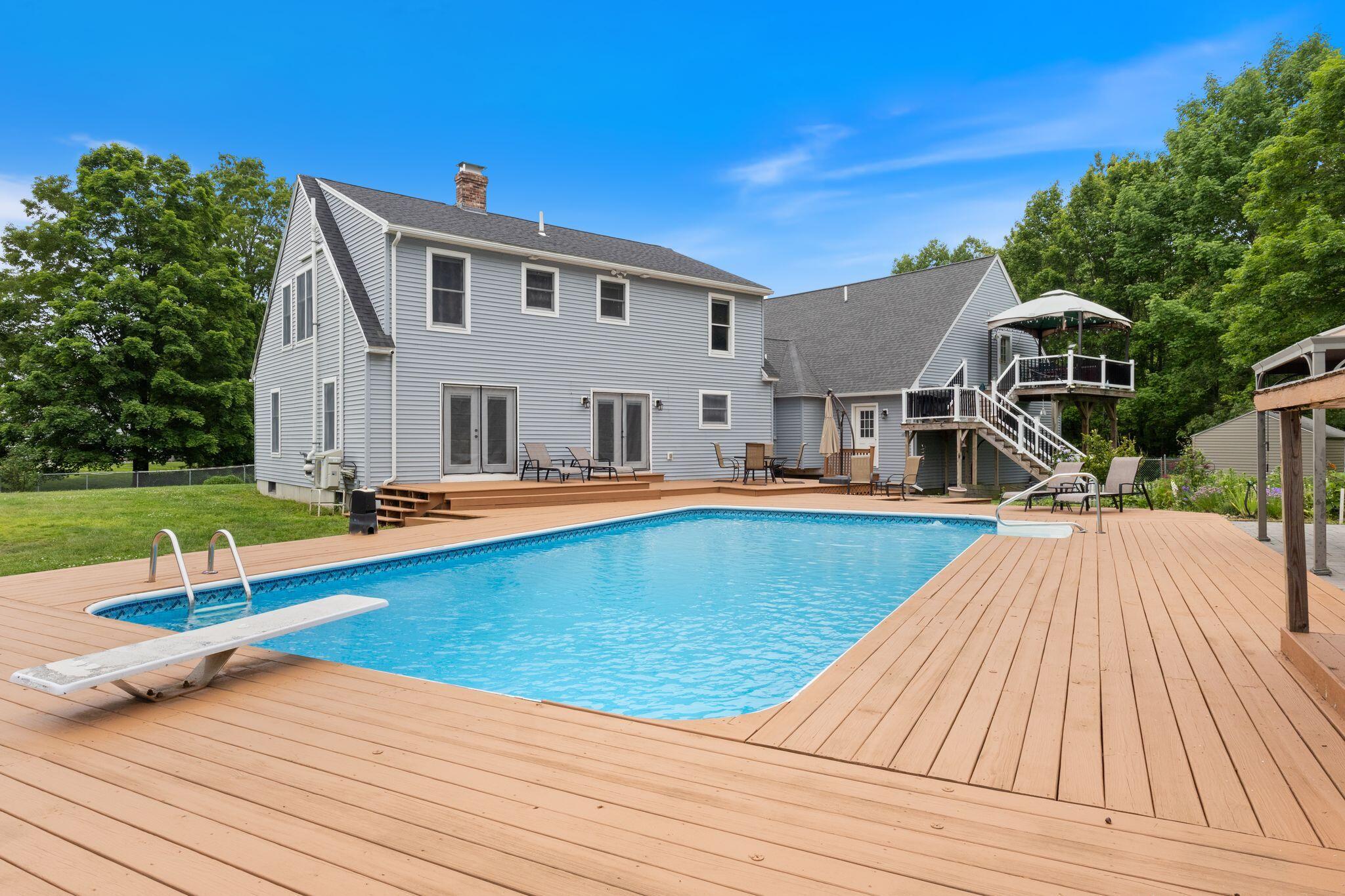 893 River Road