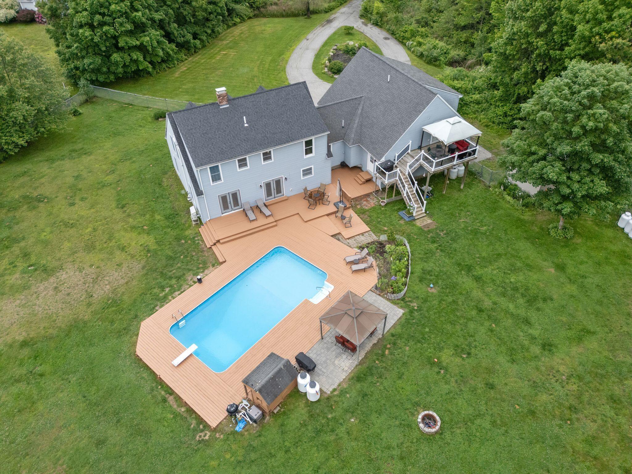 893 River Road