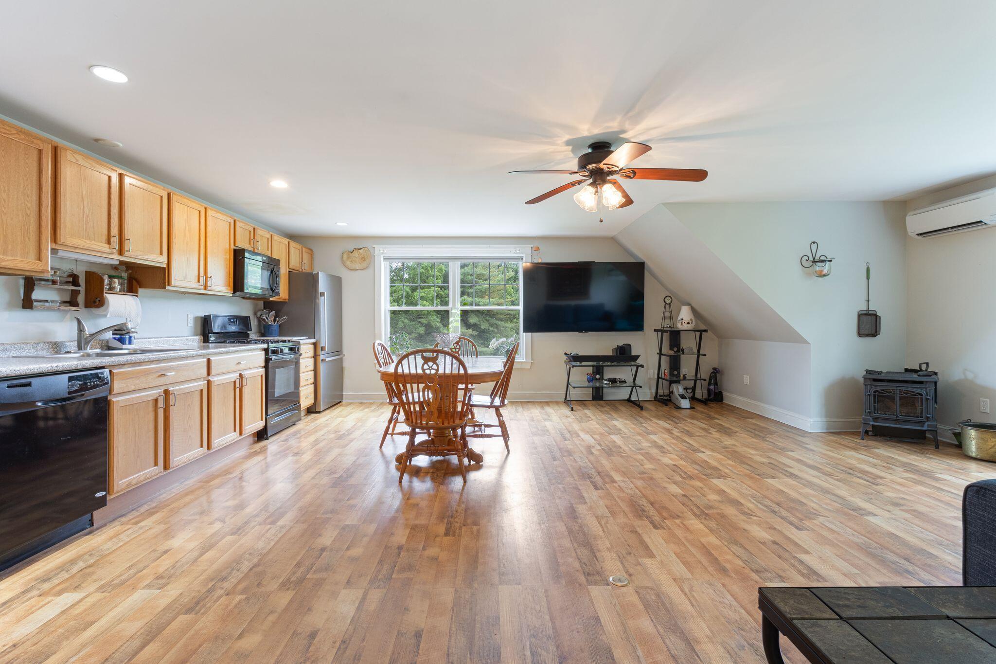 893 River Road