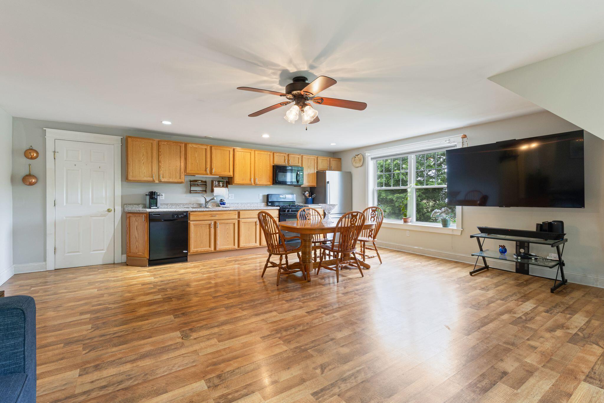 893 River Road