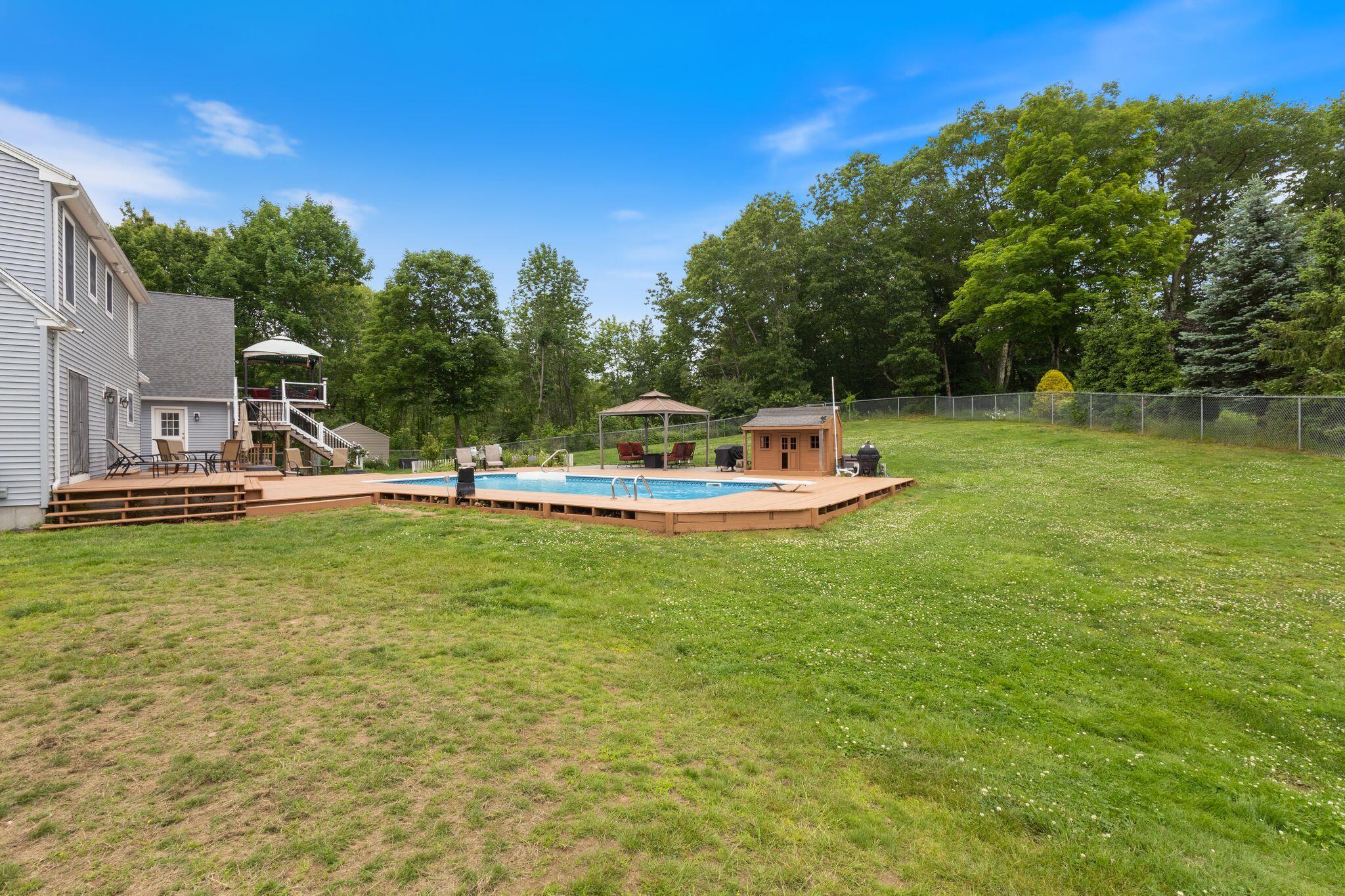 893 River Road