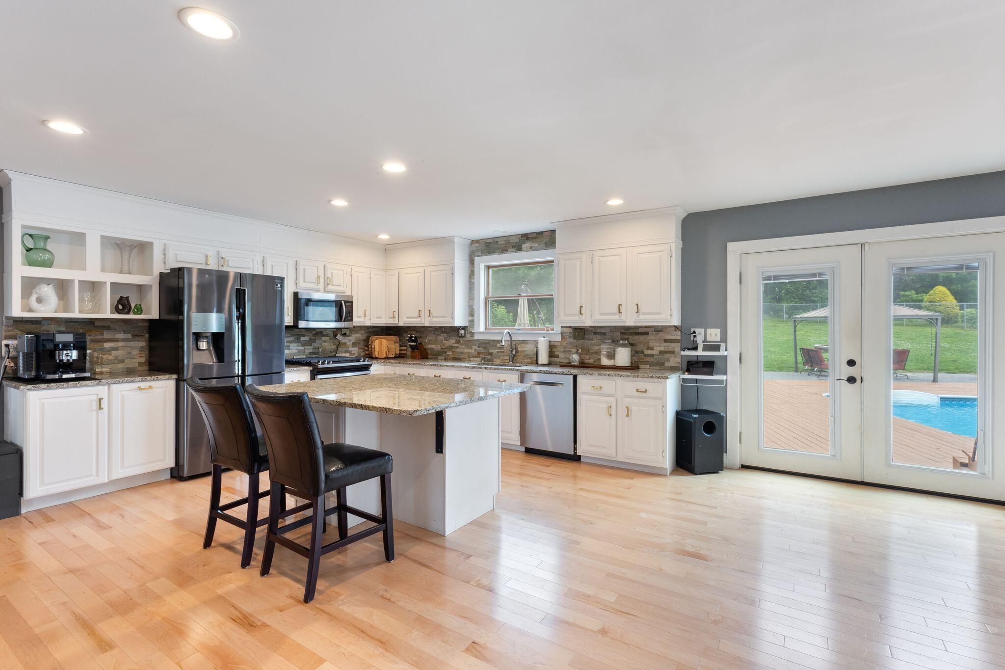 893 River Road