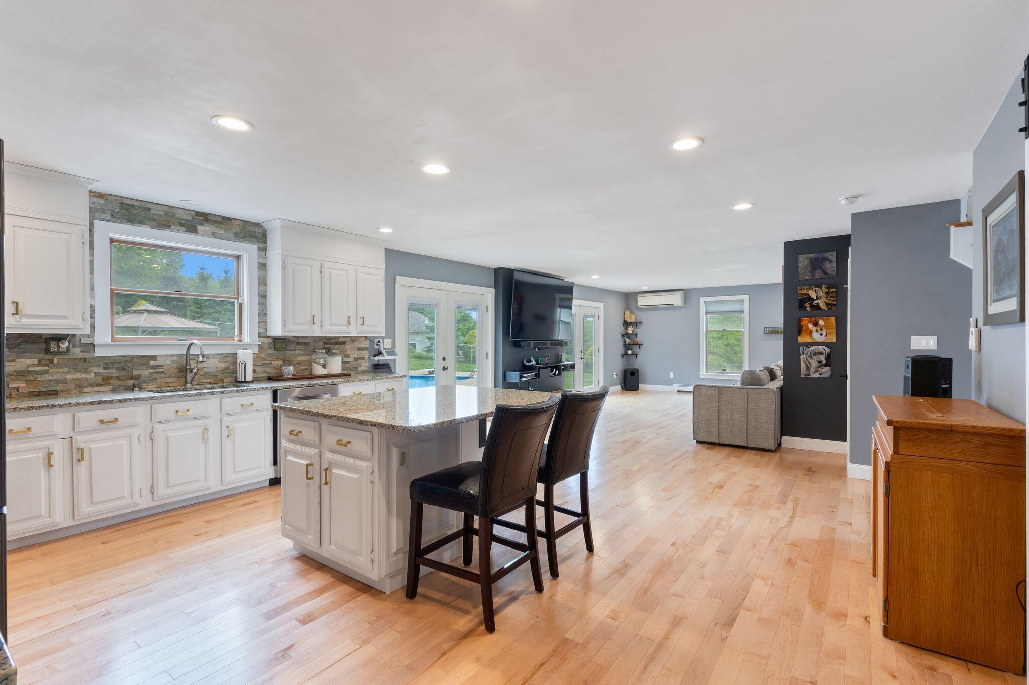 893 River Road