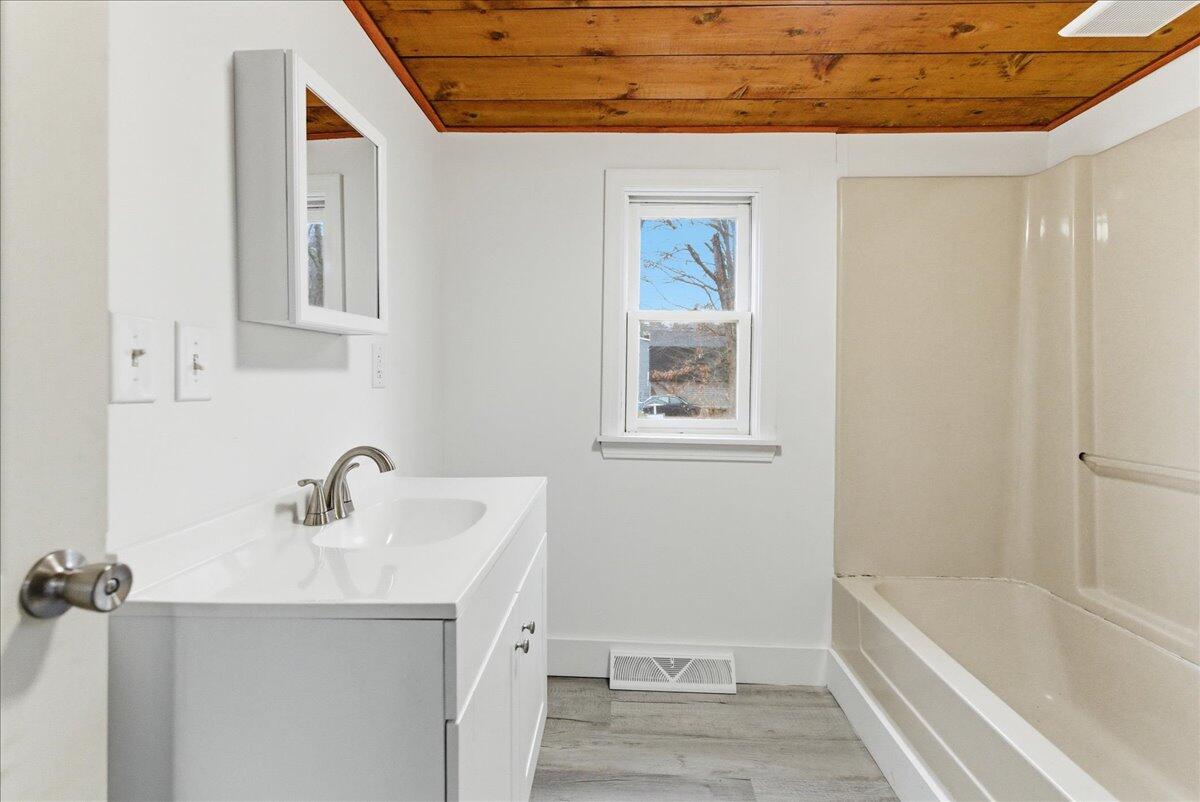 78 Ossipee Trail