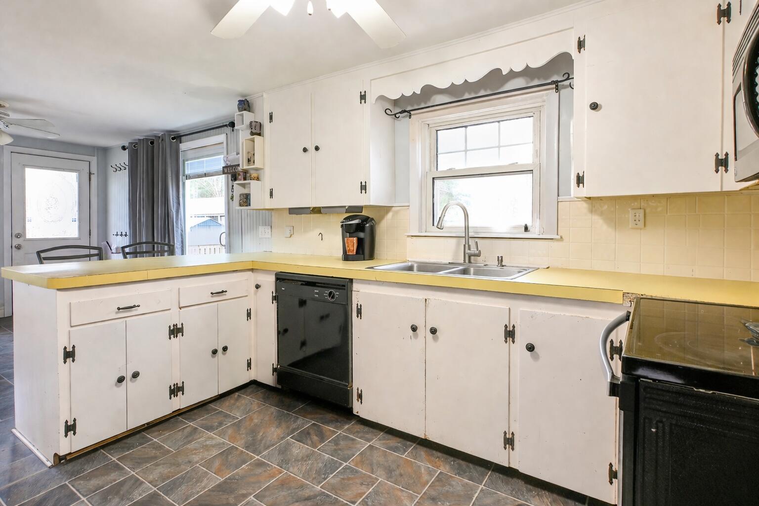 1104 Pequawket Trail