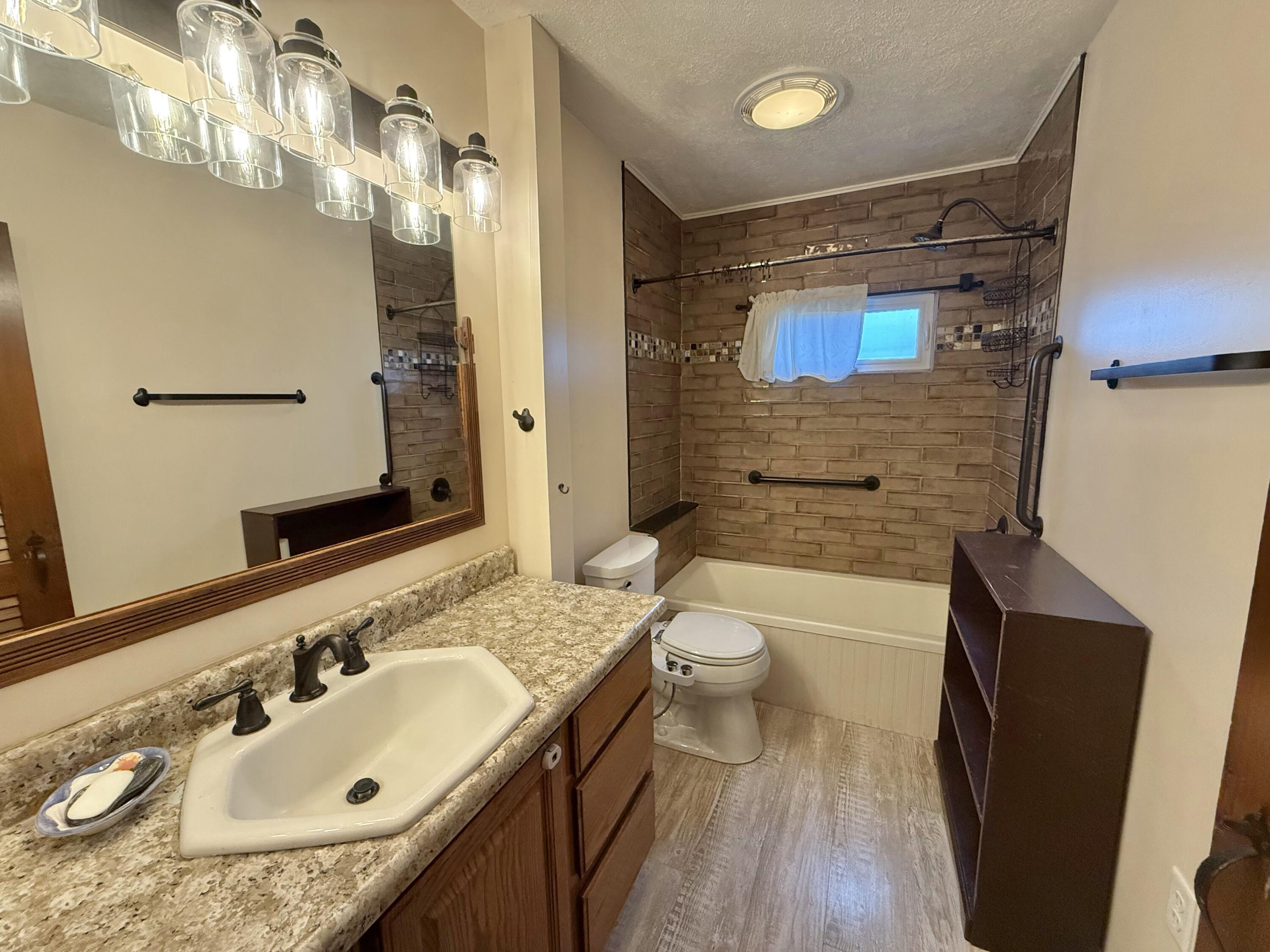 282 N Parish Road