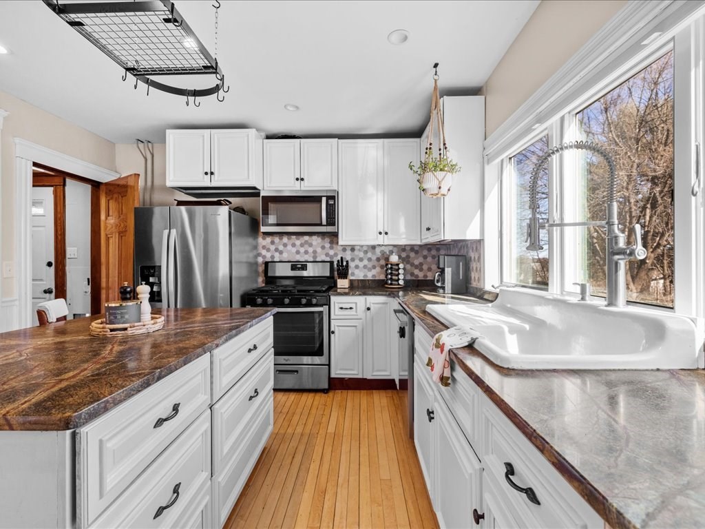 12 Peacedale Ave