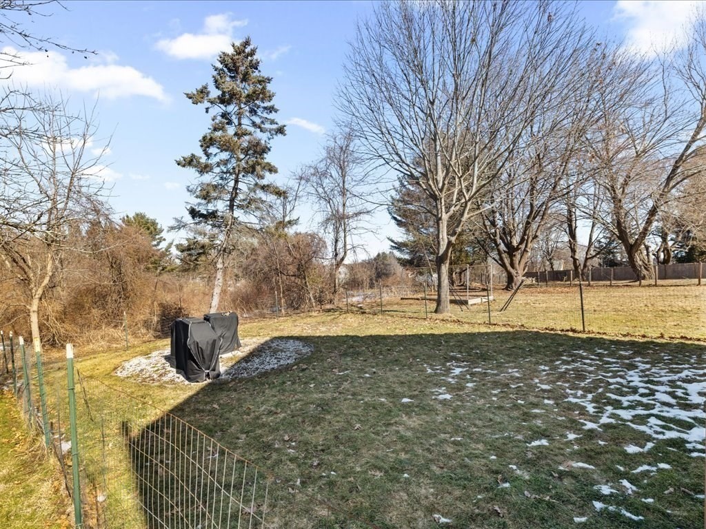 12 Peacedale Ave