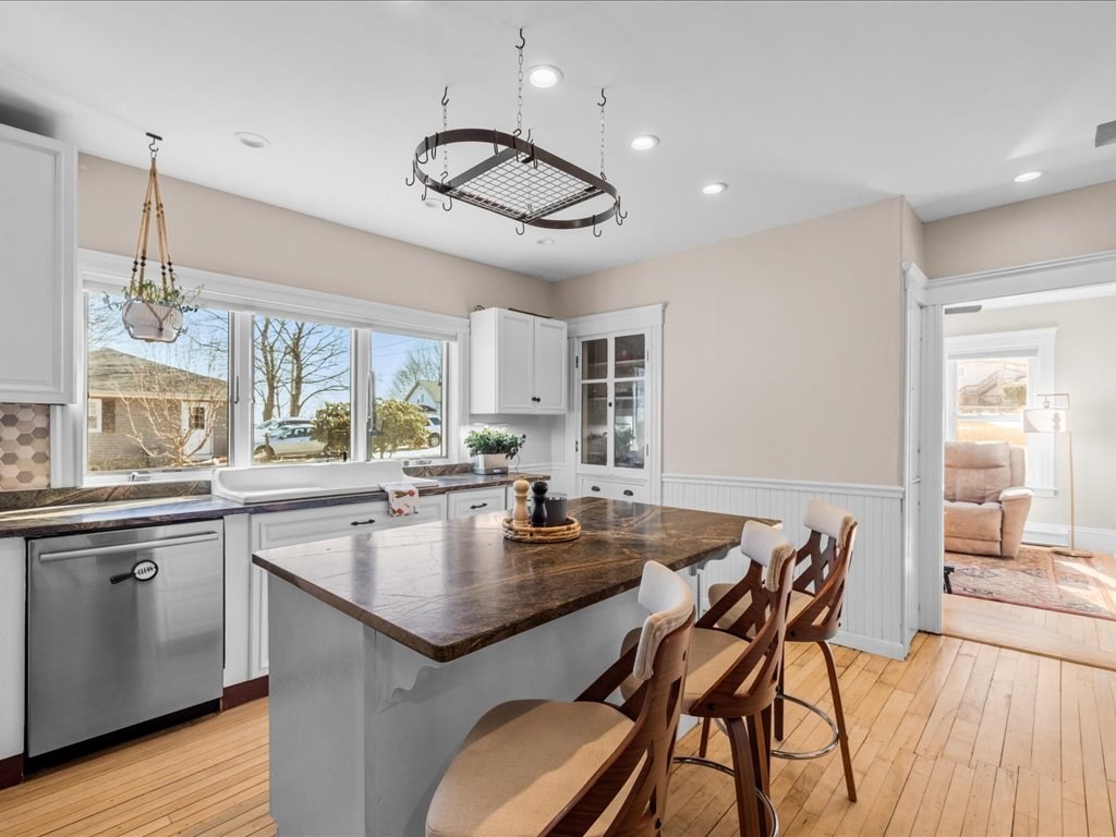 12 Peacedale Ave