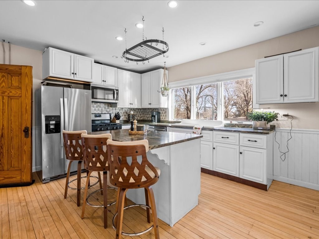 12 Peacedale Ave