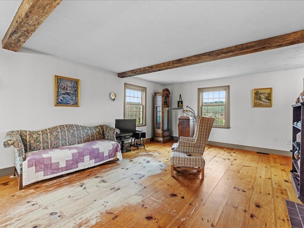 439 Lower Rd