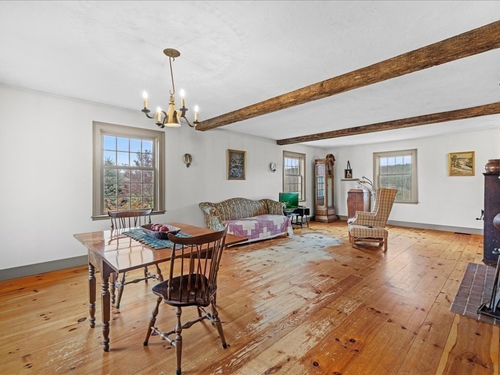 439 Lower Rd