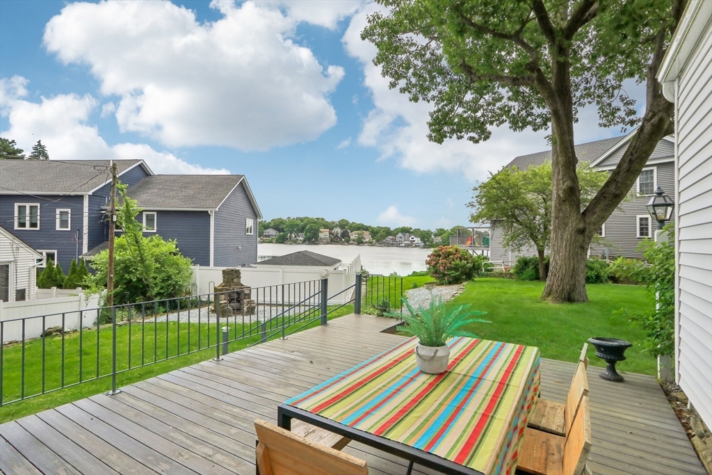 74 Bay Edge Dr