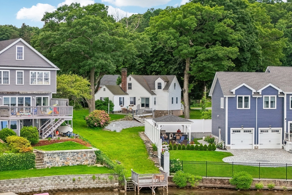 74 Bay Edge Dr