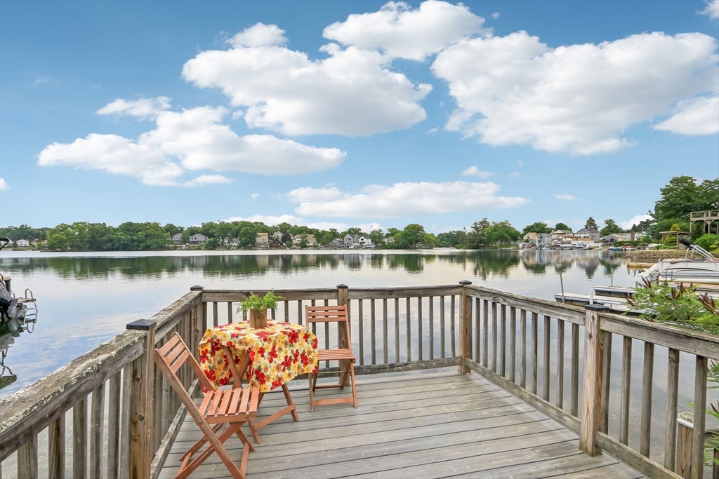 74 Bay Edge Dr