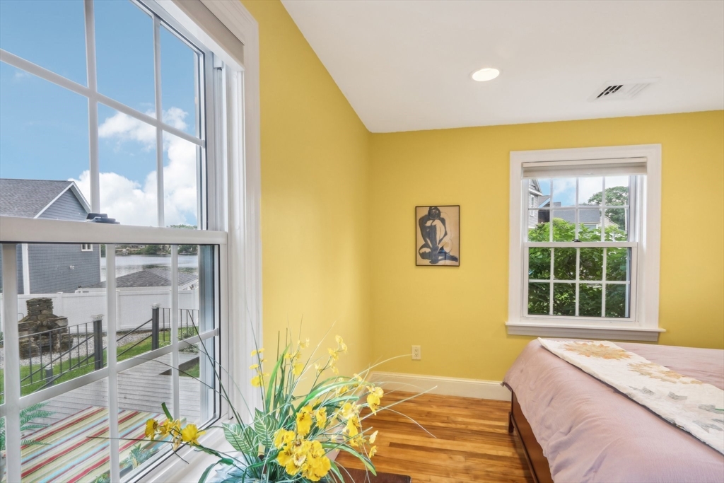 74 Bay Edge Dr