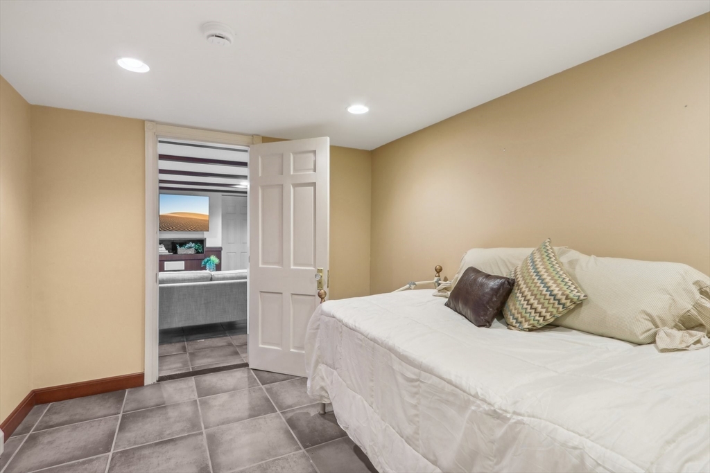 74 Bay Edge Dr