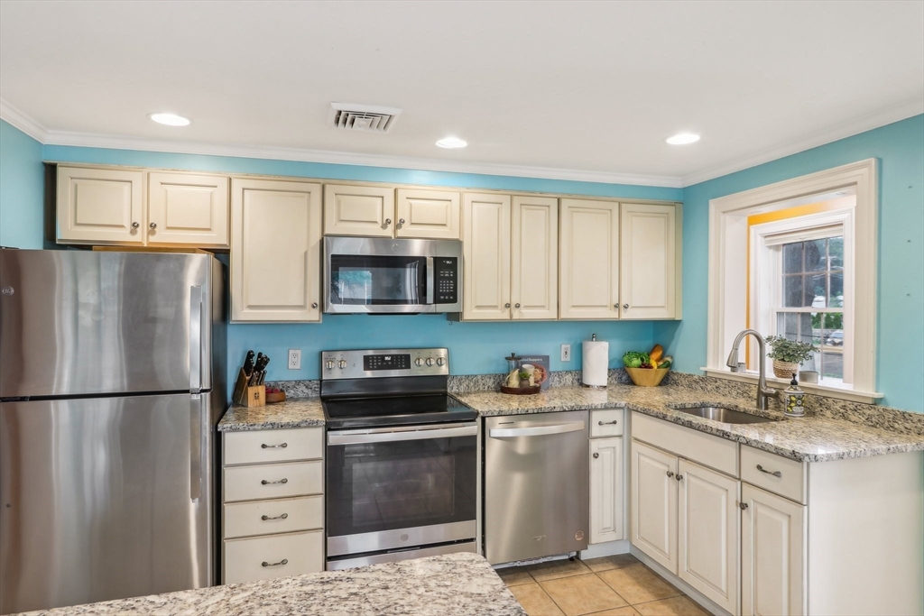 74 Bay Edge Dr