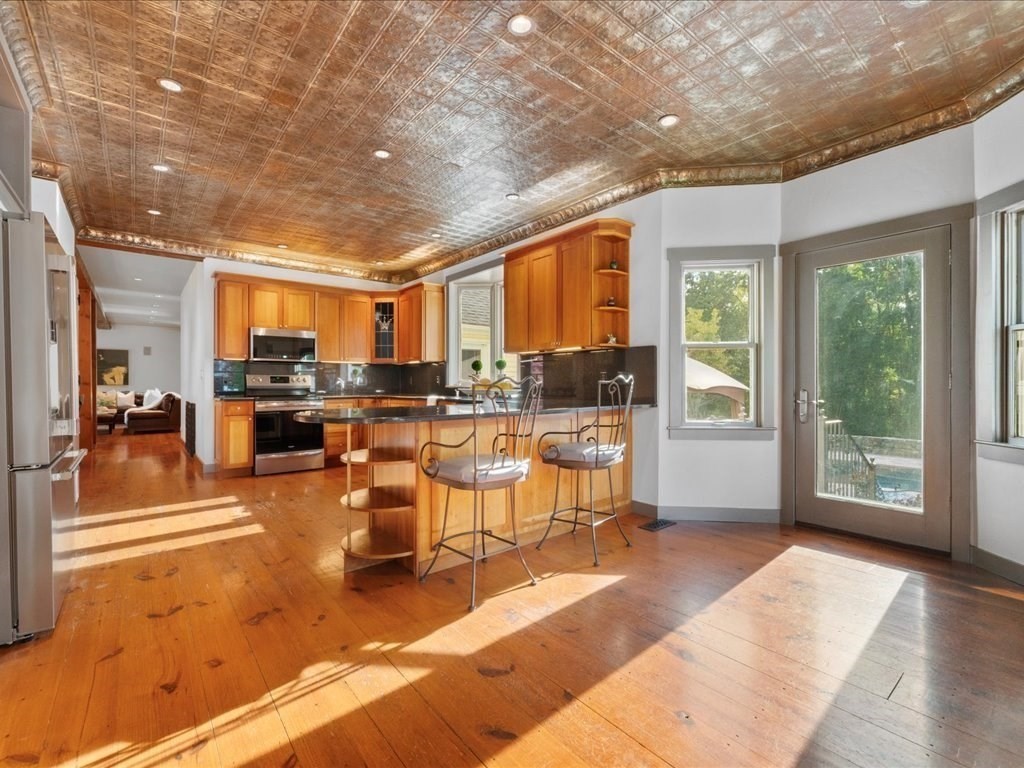 454 Walnut St