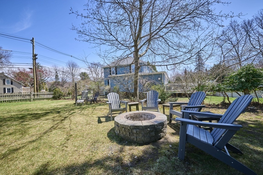 24 Crescent St