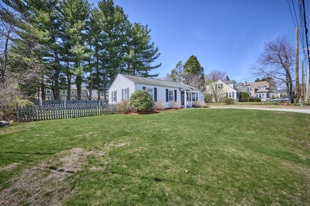 24 Crescent St