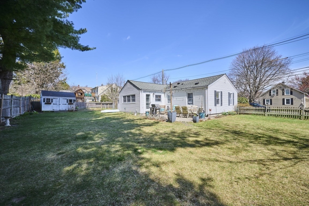 24 Crescent St