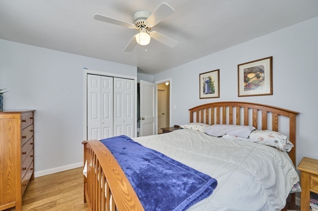 24 Crescent St