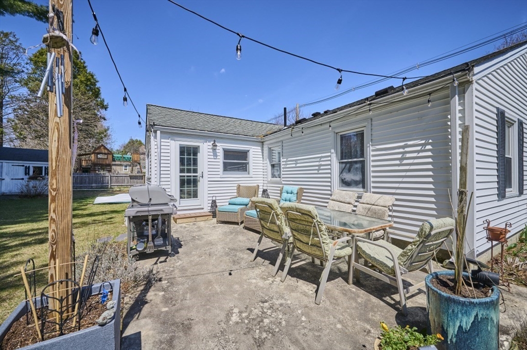 24 Crescent St