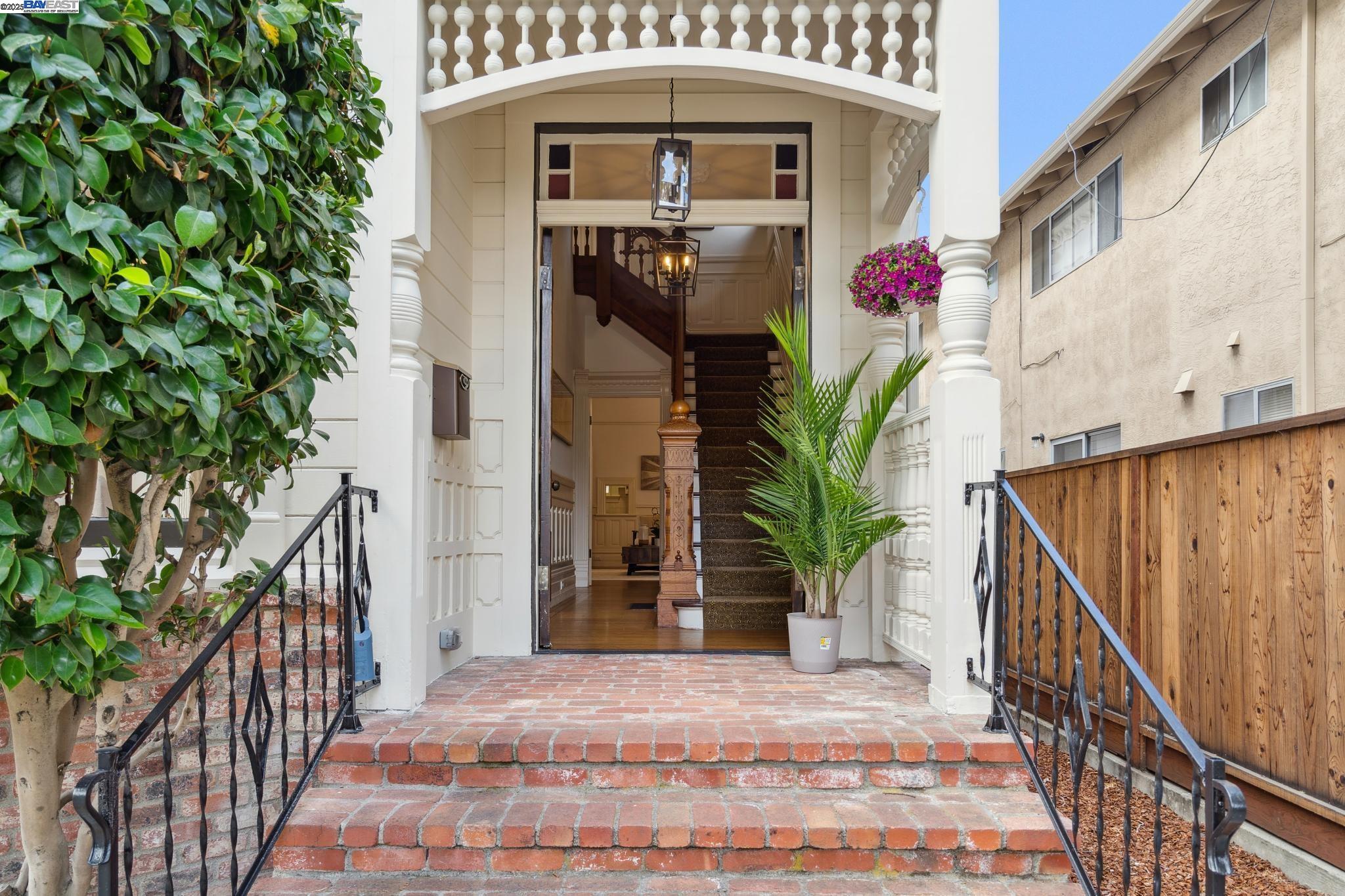 2120 Encinal Ave