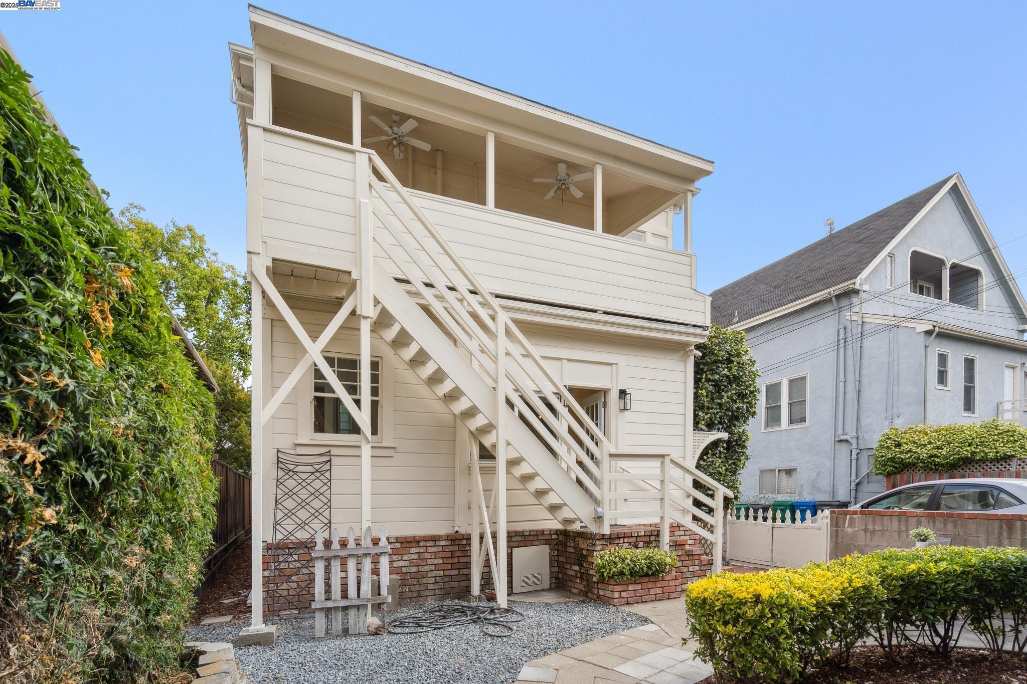 2120 Encinal Ave