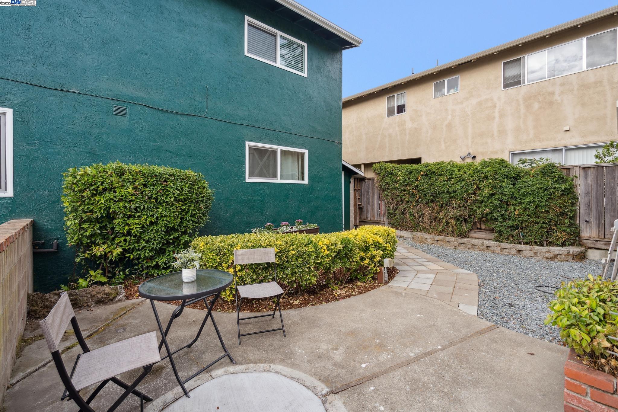 2120 Encinal Ave
