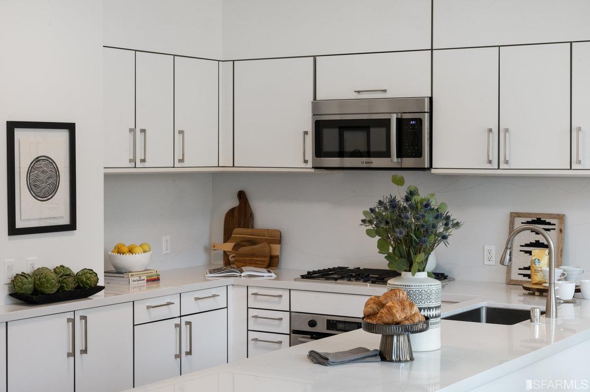 318 Spear Street Unit: 8A