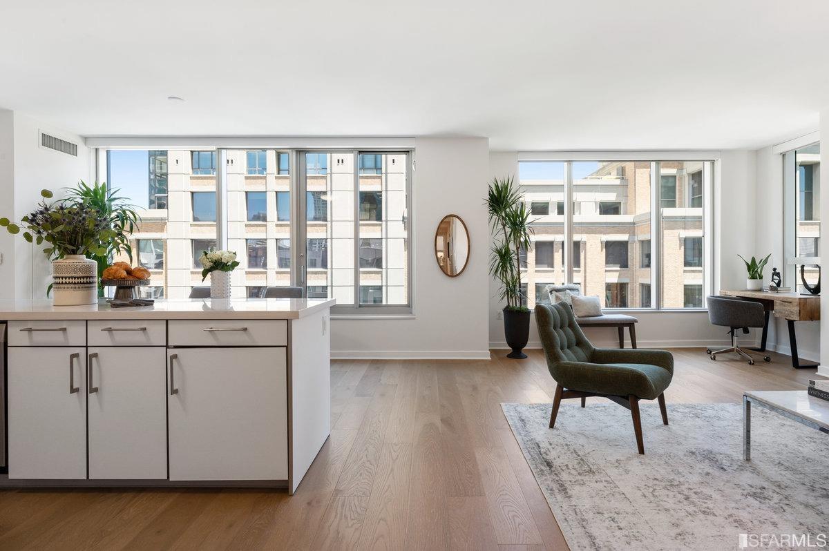 318 Spear Street Unit: 8A