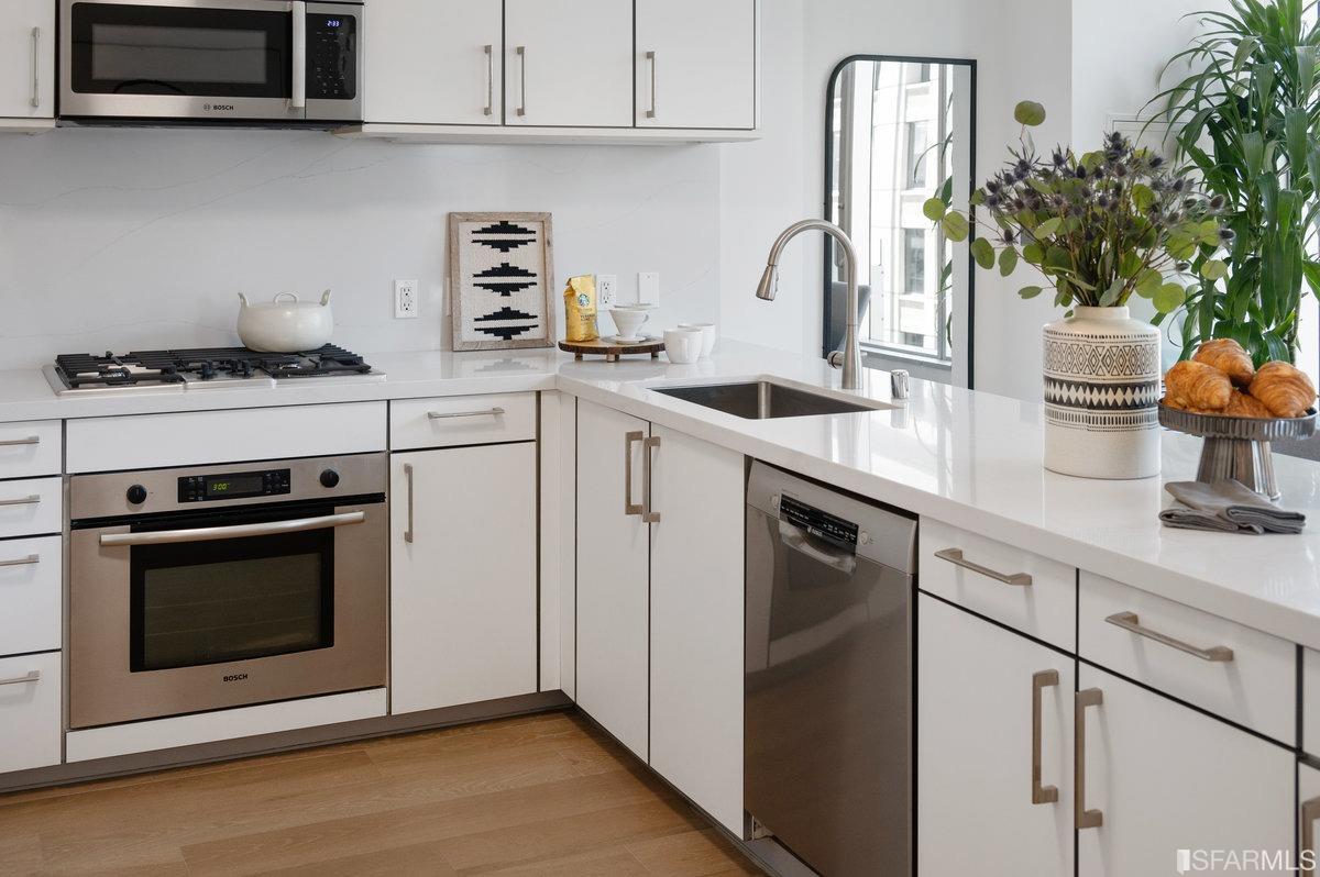 318 Spear Street Unit: 8A