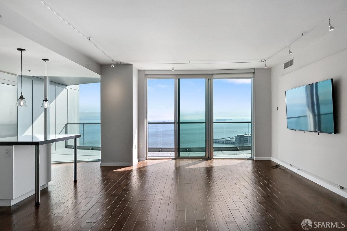 301 Main Street Unit: 36E
