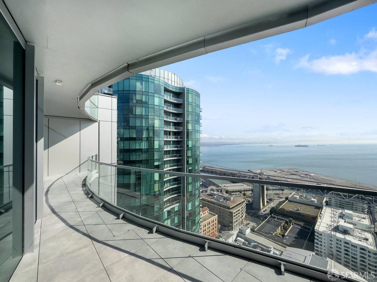 301 Main Street Unit: 36E