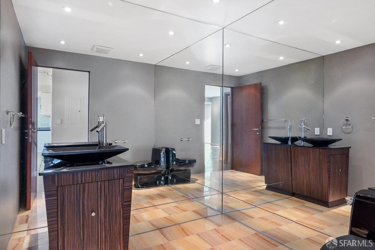 301 Main Street Unit: 36E