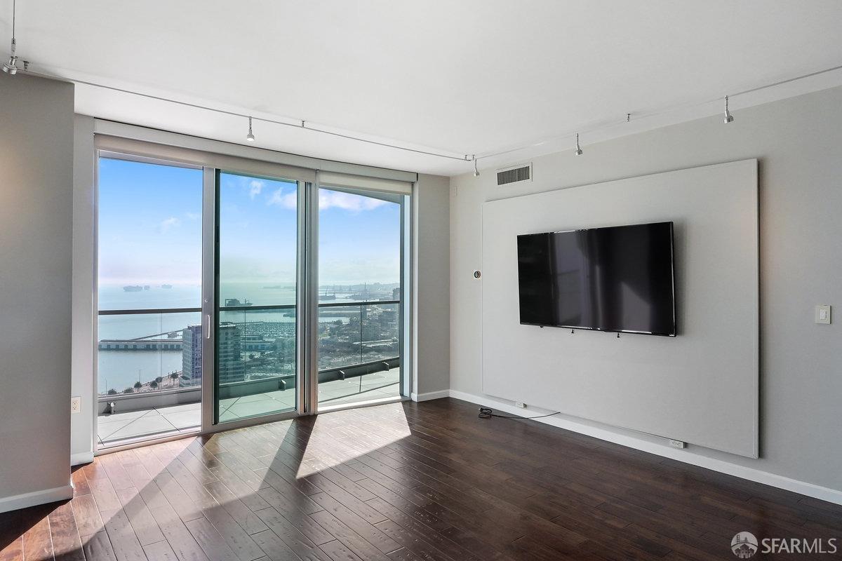 301 Main Street Unit: 36E