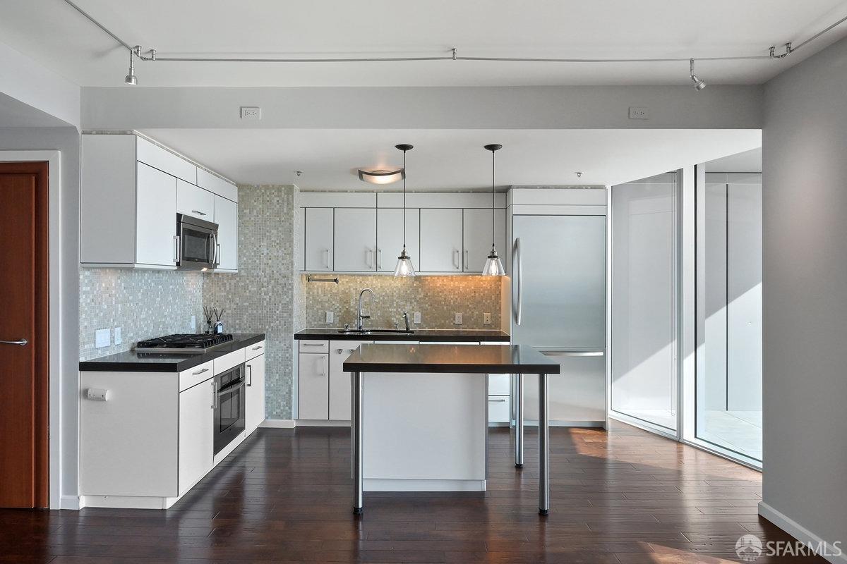 301 Main Street Unit: 36E