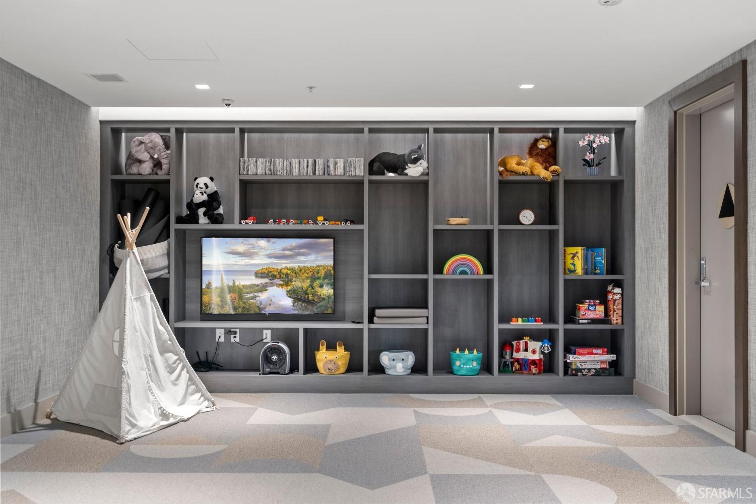 1 Bristol Court # 422