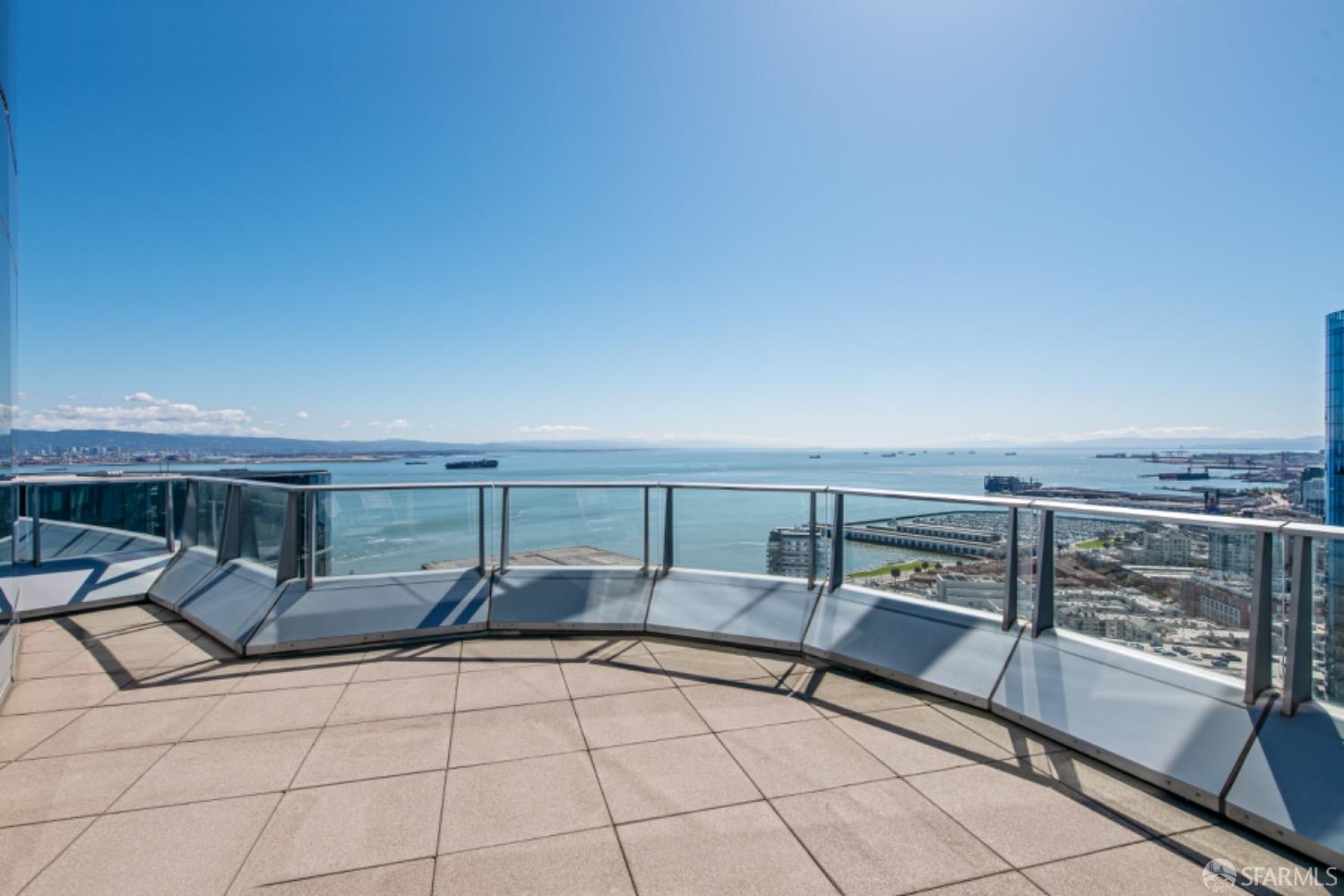 201 Folsom Street Unit: PH41C